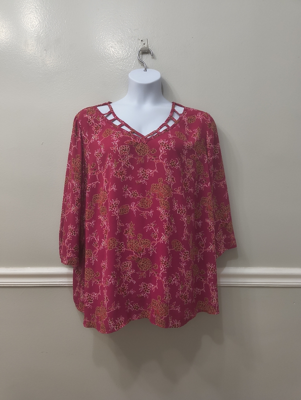 41 Hawthorn  Floral V-Neck Tunic with Lattice Cutouts Pink /Fuchsia Sz 3X Career